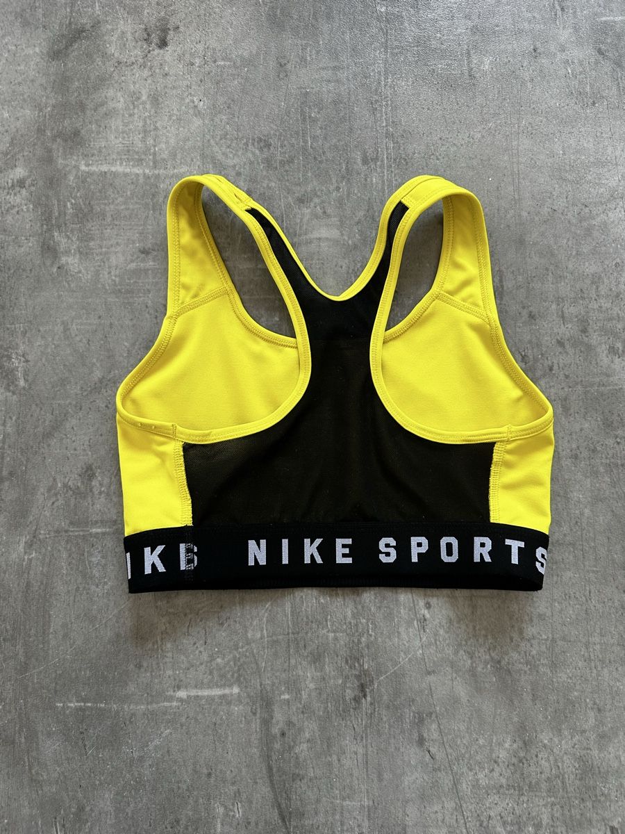 Nike Top: NIKE Bra gelb – Usato da Basel venduto da FatmaCan52 1