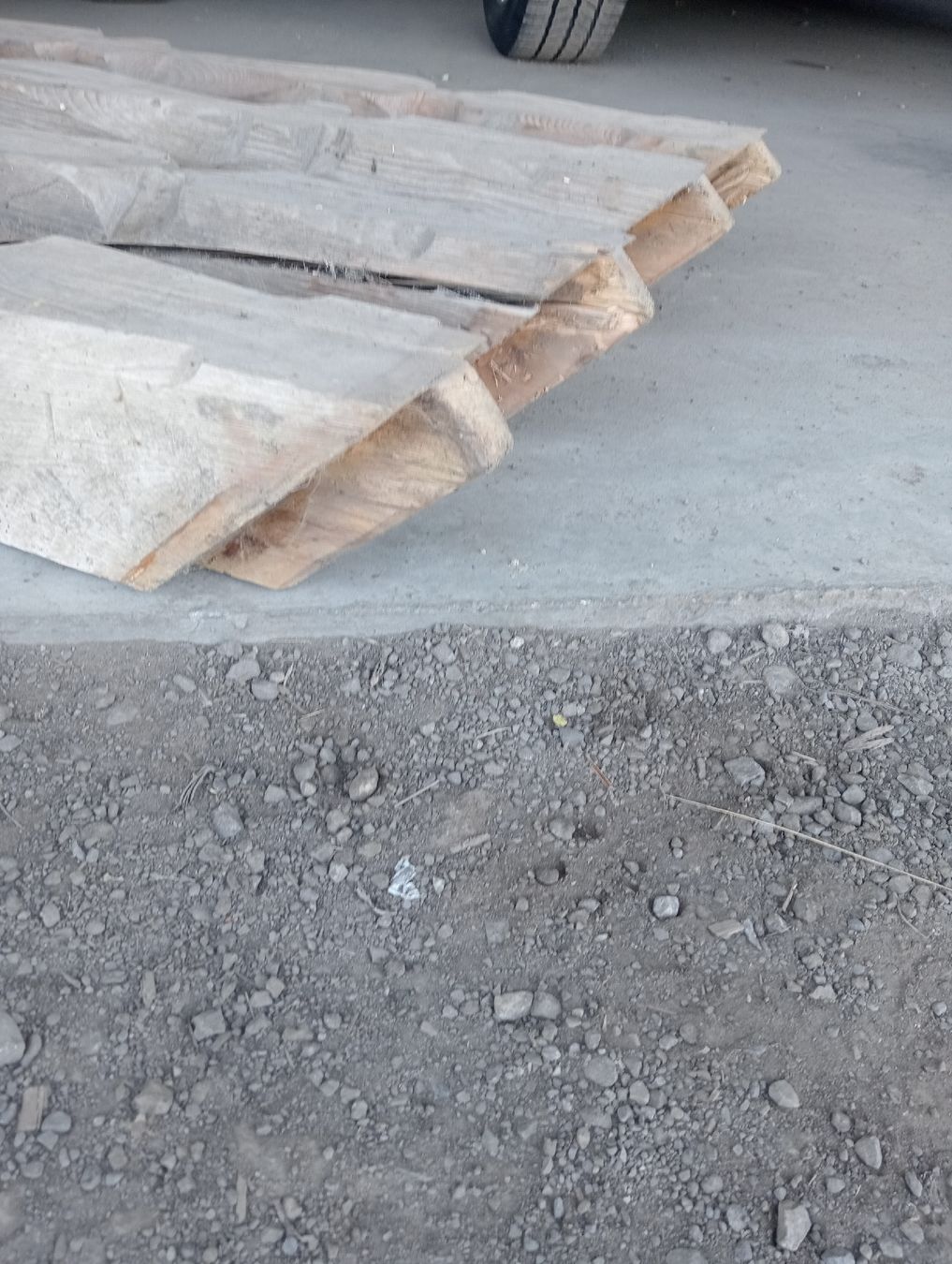 Articoli in legno: Alte Holzbalken – Usato da Menznau venduto da Kerajule 2
