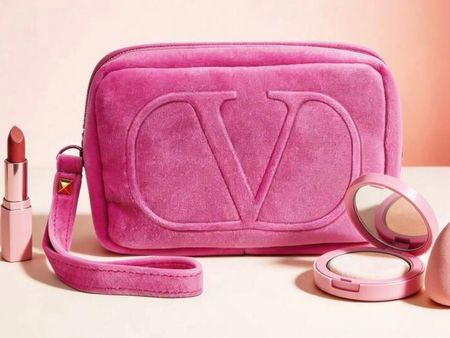 ONLY 1! Valentino Beauty Vanity Bag NEW! ❤️