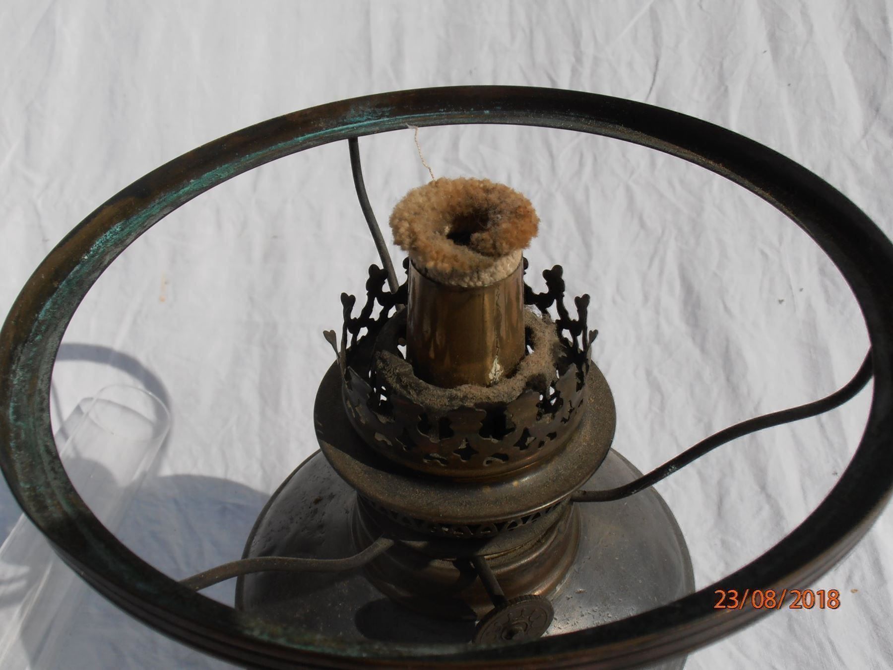 Lampade: antike Petrol Lampe mit Glaszylinder – Usato da Bischofszell venduto da Museumscafe 3