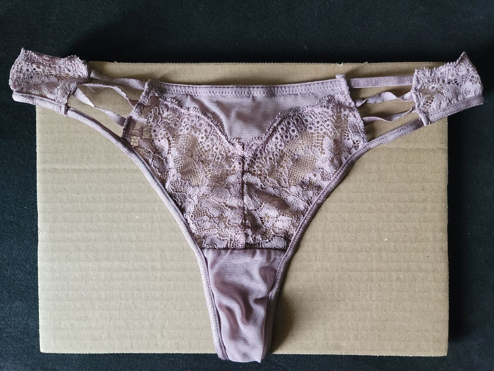 Hunkemöller Altra biancheria intima: Hunkemöller brazilian string, thong lila, String fliedern – Usato da Zollikerberg venduto da Nice_Name