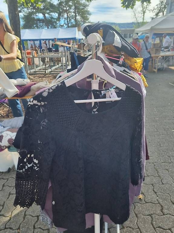 Tops: Schwarzes Spitzenoberteil Mango Grösse M – Gebraucht aus Maisprach von Mel050