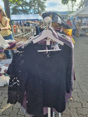 Schwarzes Spitzenoberteil Mango Grösse M