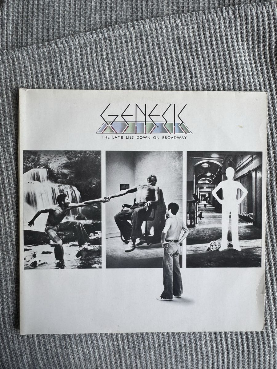 Dischi in vinile: Genesis -  The Lamb Lies Down On Broadway - LP - 70s – Usato da Rorbas venduto da BlackstarRecords