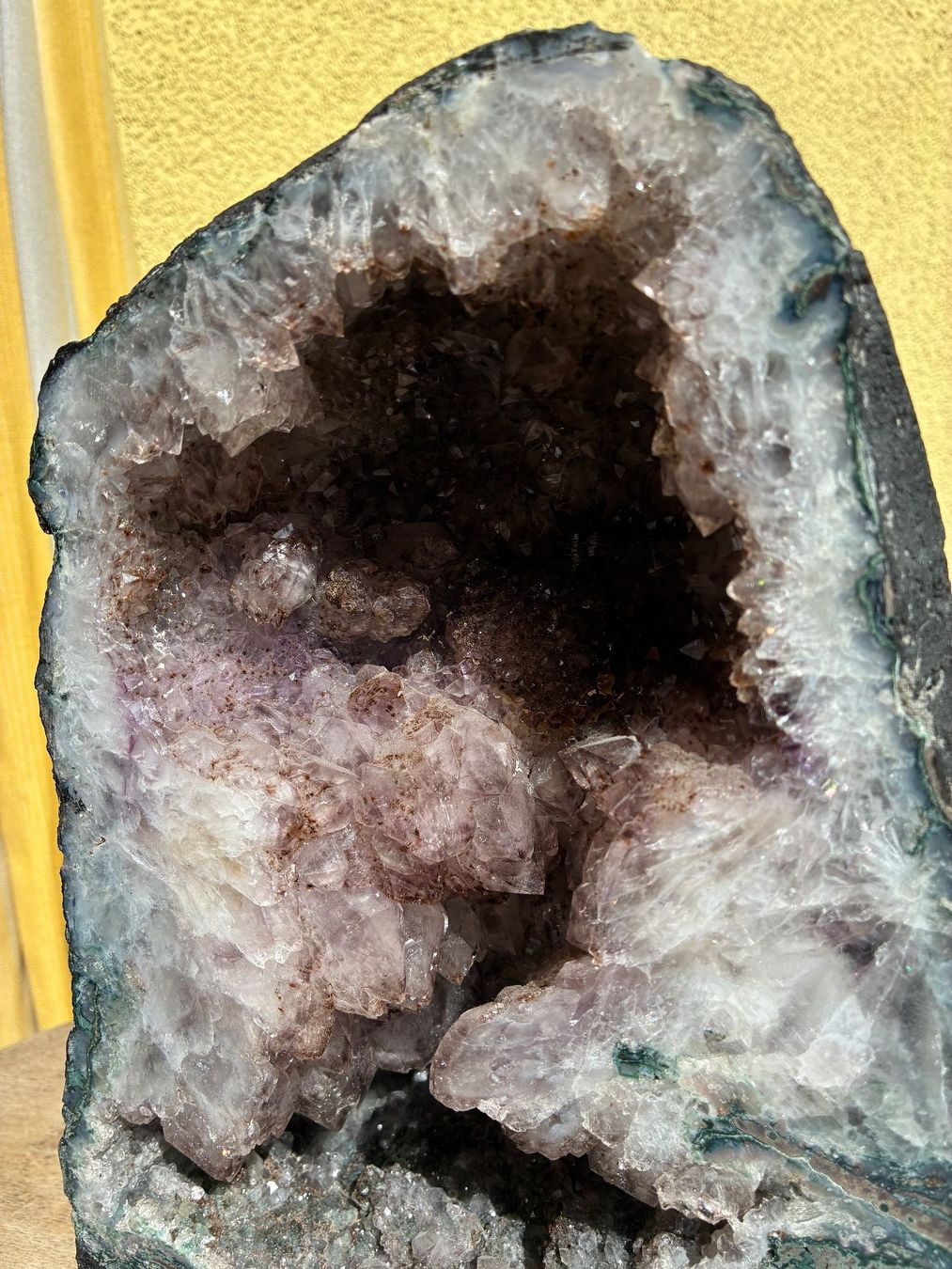 Minerali & Pietre curative: Amethyst Druse Geode 26 cm – Usato da Savosa venduto da Fransis 4