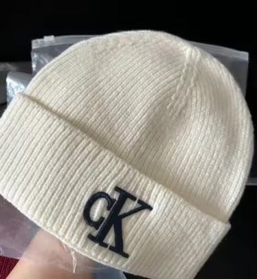 Calvin Klein Altro in  Abbigliamento & Accessori: CK Calvin Klein Winter Mütze, Creme - – Nuovo (secondo la descrizione) da Mellingen venduto da JLLEA25