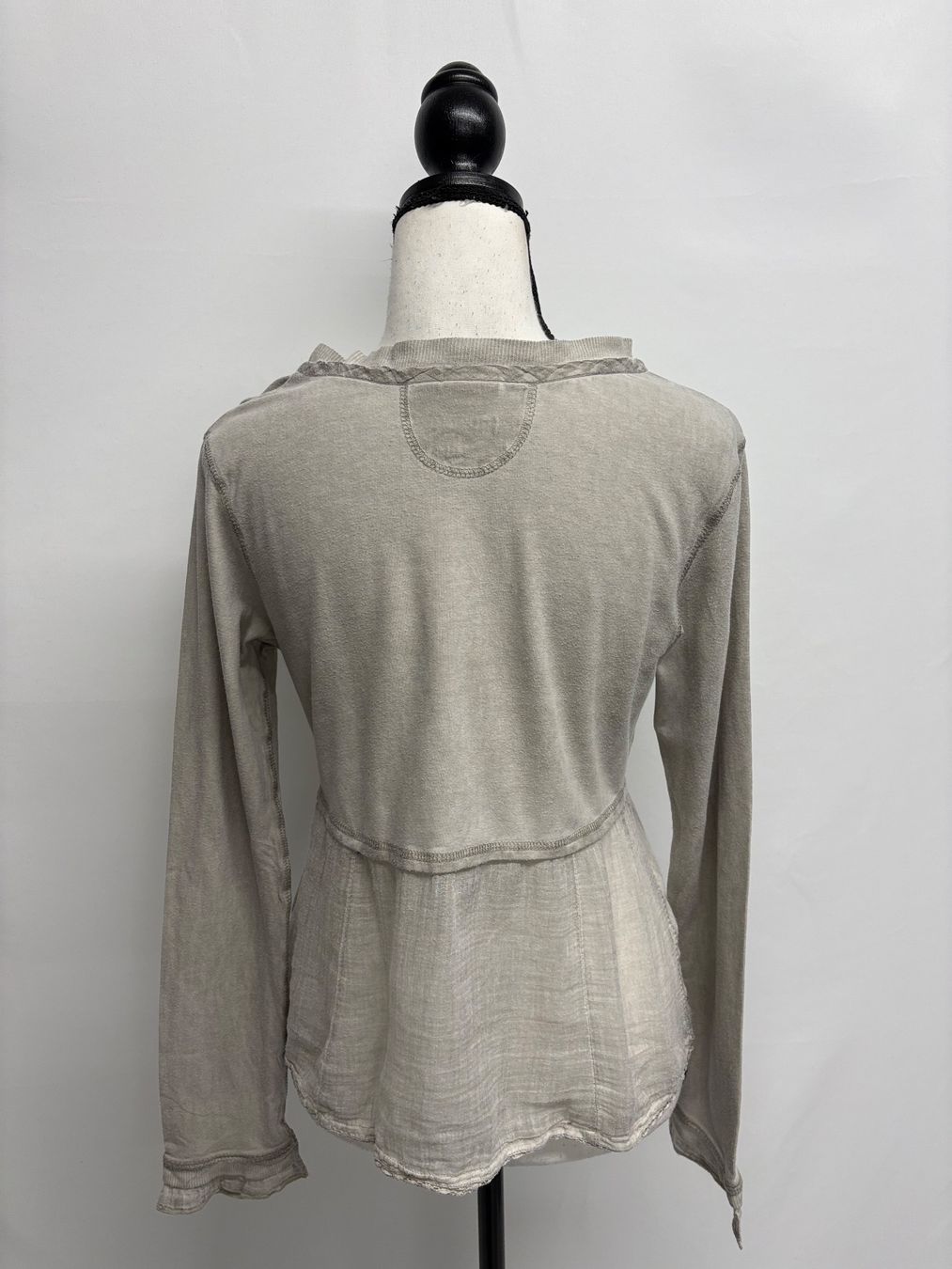 Nile Blusen: Nile Bluse mit Knopfleiste grau S Baumwolle V-Ausschnitt – Neu (gemäss Beschreibung) aus Regensdorf von secondchancefashion 3