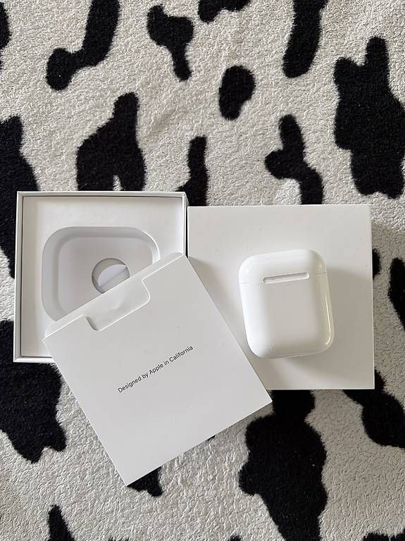 Cuffie:  Apple AirPods 2. Generation  mit Originalverpackung – Usato da Basel venduto da Panerio
