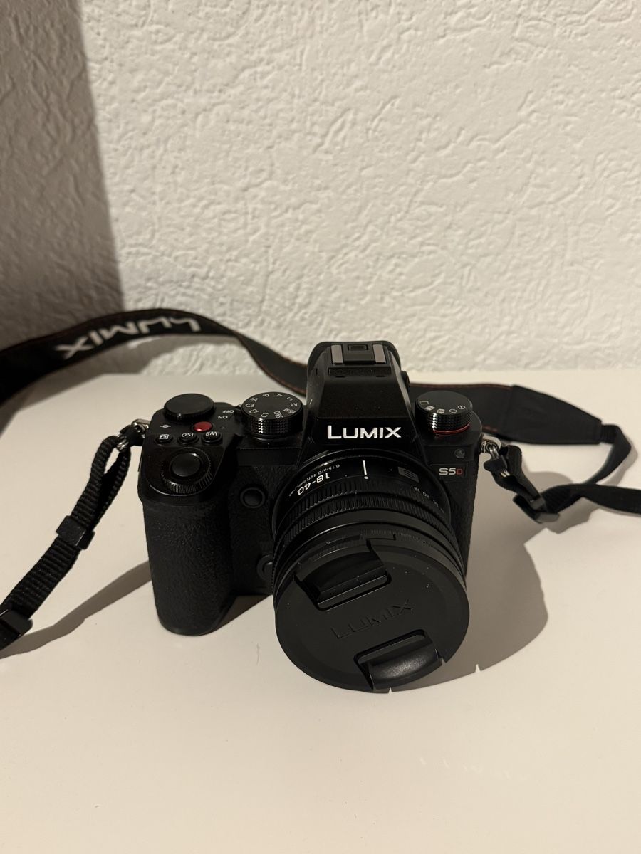 Panasonic Fotocamera: Panasonic Lumix DC-S5D – Nuovo (secondo la descrizione) da La Tour-de-Peilz venduto da cra_r9nc