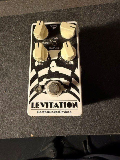 Strumenti musicali: EarthQuaker Devices Levitation v1 – Usato da fey venduto da Caductilometre