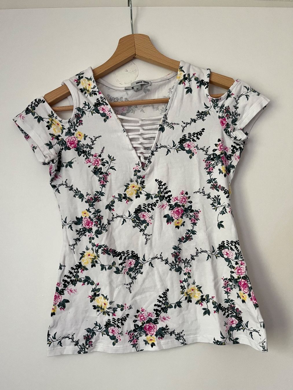 Camicette, T-shirt & Top: Blumen Top mit schönen Details – Usato da Reinach ag venduto da Wildschwein_Braten