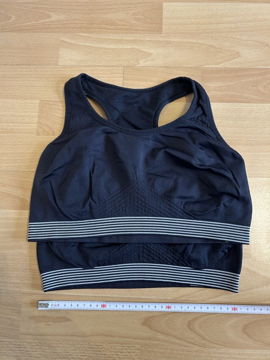 Tops: 2 Sport BHs in Schwarz,Grösse M & L – Gebraucht aus Port von SandraDG