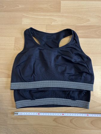 2 Sport BHs in Schwarz,Grösse M & L