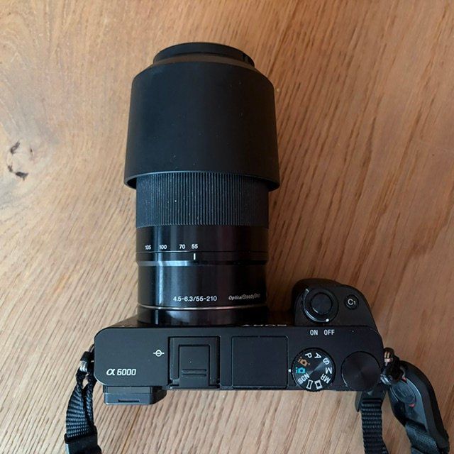 Sony Fotocamera: Sony Alpha 6000 Systemkamera mit Objektiven und Zubehör – Usato da Winterthur venduto da Pedebe 2
