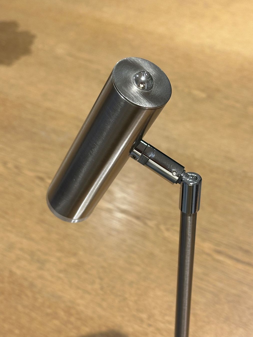 Lampen: Elegante Tischlampe, LED – Gebraucht aus Othmarsingen von MyKauf 2