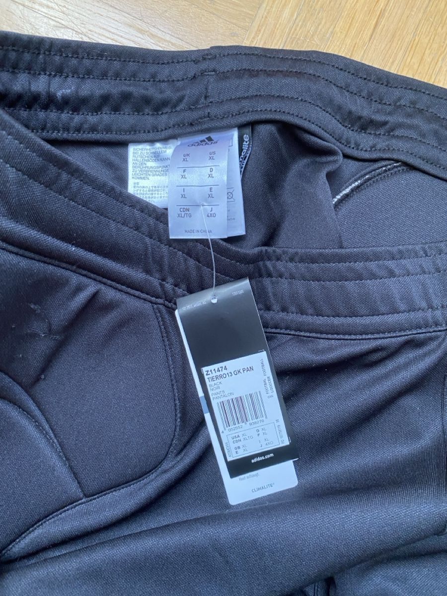 Adidas Pantaloni: Adidas Trainer Hosen Tierro NEU – Nuovo e nell'imballaggio originale da Kriens venduto da Ileriadiamore 1