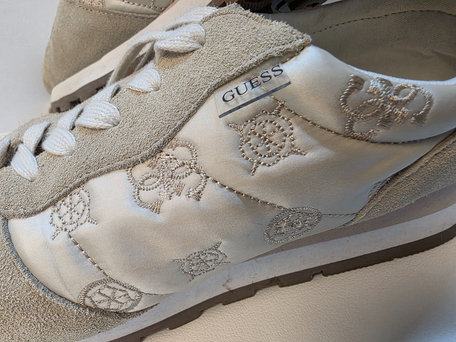 Guess Scarpe da donna: GUESS Sneaker Damen 40 – Usato da Altstätten SG venduto da Calendula-7 4