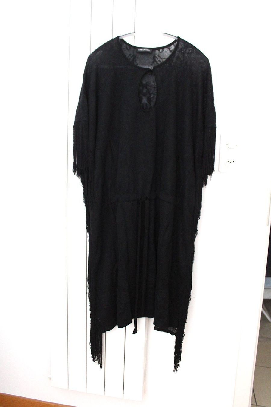 Tops: Langes schwarzes  Oberteil, – Gebraucht aus Locarno von madame-tus-sauds 3