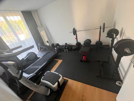 Power Plate & Fitnessgeräte, Home Gym, Hantelbank, Gewichte