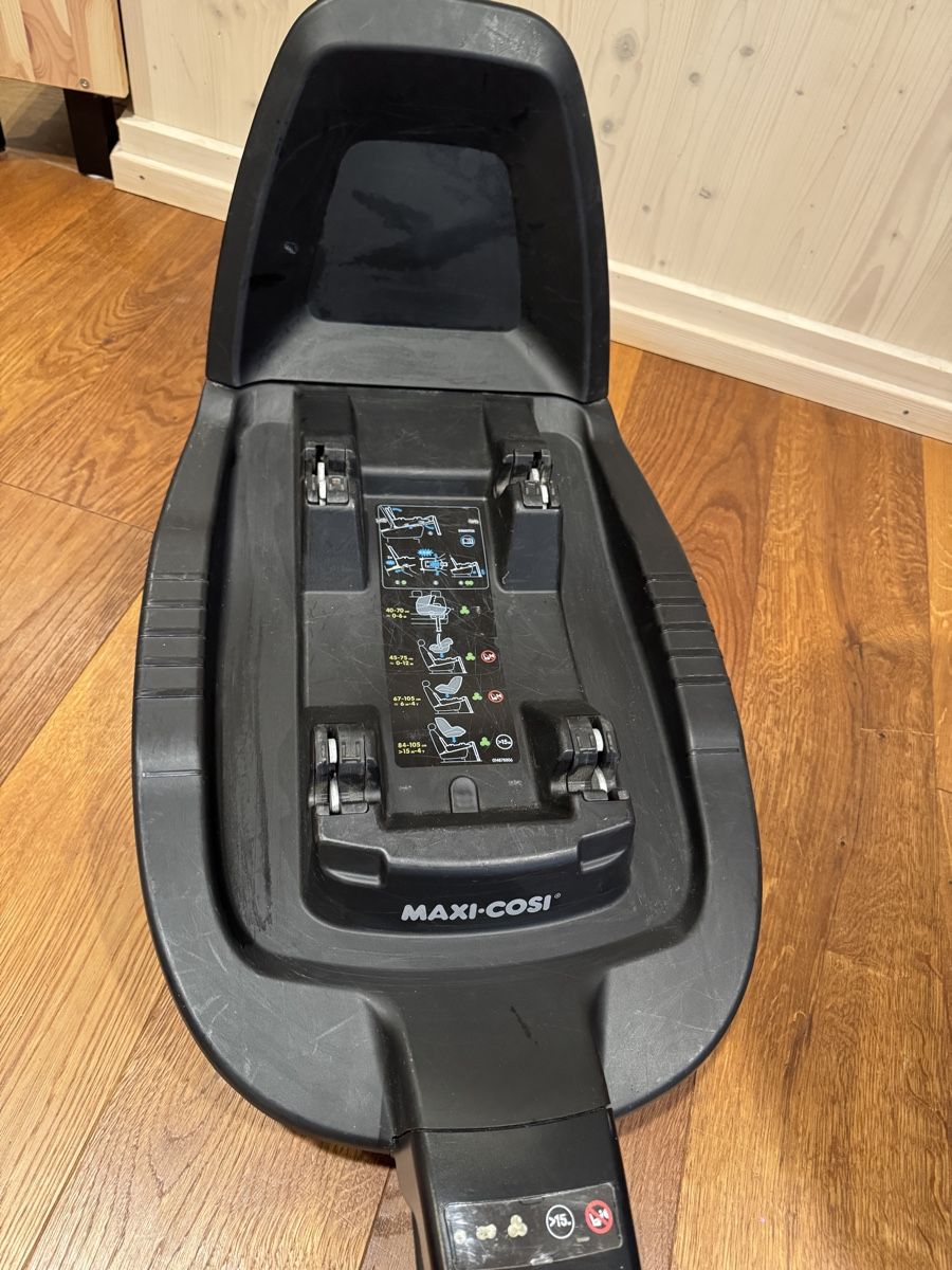 Maxi-Cosi Seggiolini per auto: Maxi cosi Babyschale mit Station – Usato da Sempach venduto da Caranedache 7
