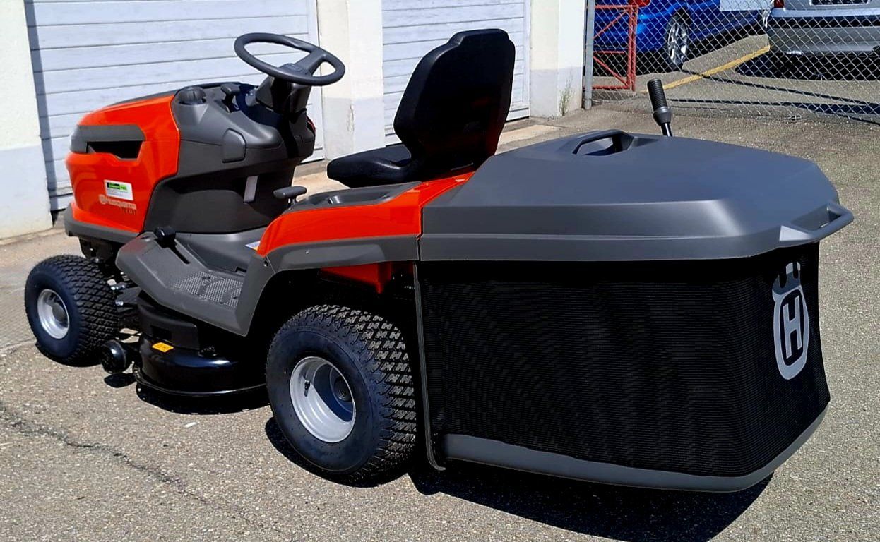 Husqvarna Tondeuses à gazon: Rasentraktor Husqvarna TC215 – Neuf avec emballage d'origine à St. Gallen par BGT02 2