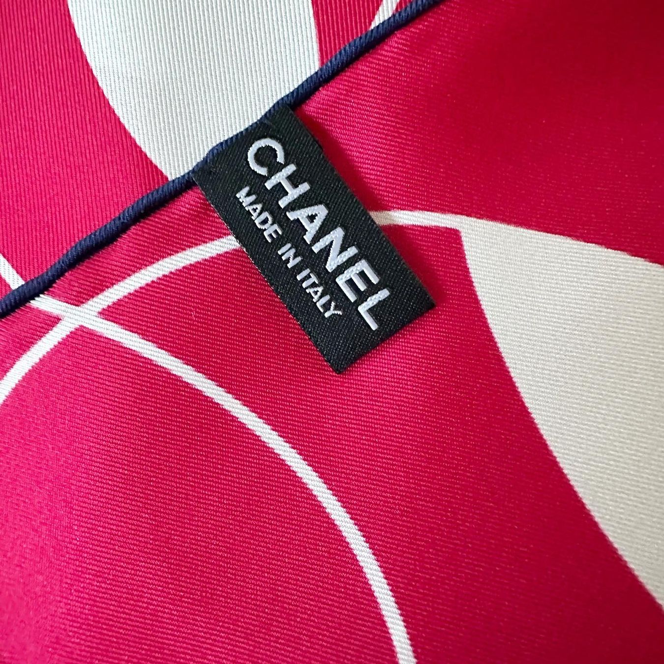 Chanel Foulard & Sciarpe: Chanel foulard – Nuovo (secondo la descrizione) da Pregassona venduto da Reluxuryspace 4