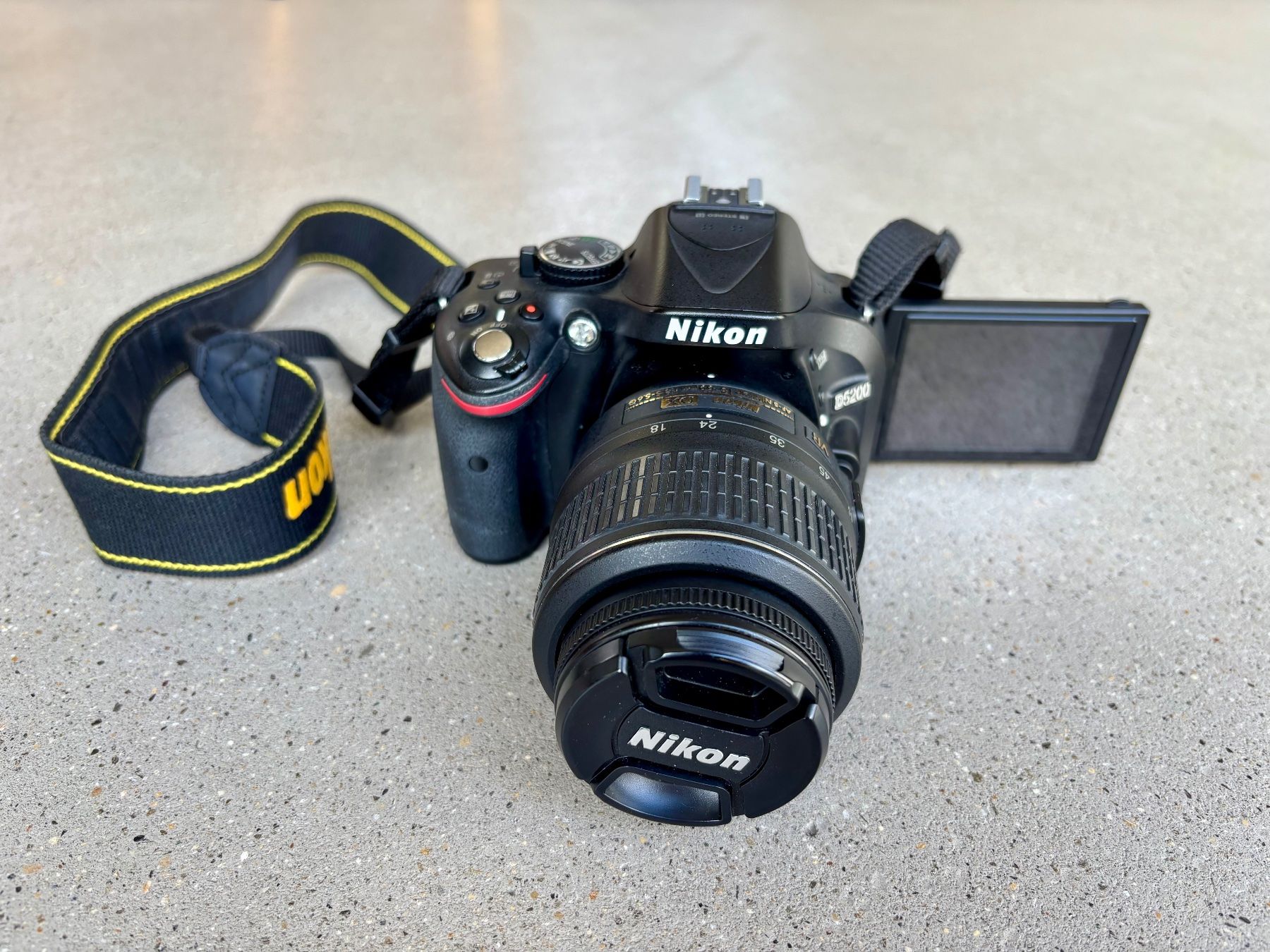 Nikon Fotocamera: Nikon D5200 Spiegelreflexkamera mit 18-55mm Objektiv – Usato da Heerbrugg venduto da delpietro 3