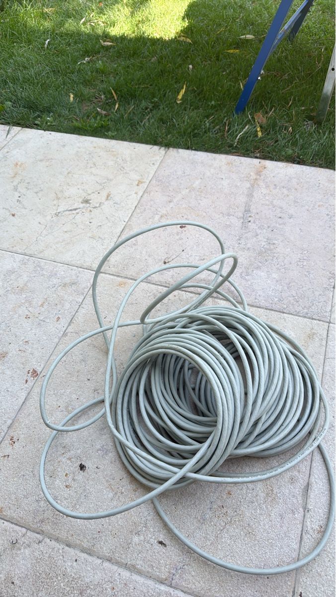Kabel: Cat6a network cable. Length unknown – Gebraucht aus Celigny von AziwA