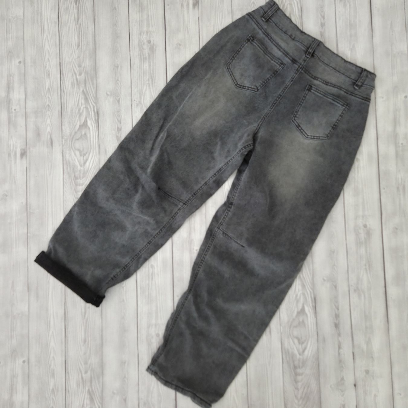 Jeans: Graue Barrel Jeans, Grösse L, bequeme Passform – Nuovo (secondo la descrizione) da Näfels venduto da CH.Kchlineknopf 4