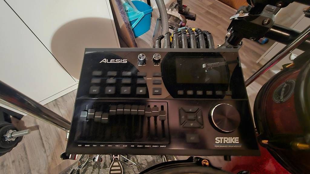Musikinstrumente: Alesis Strike Pro Special Edition  – Gebraucht aus Safenwil von Hilfikert 2