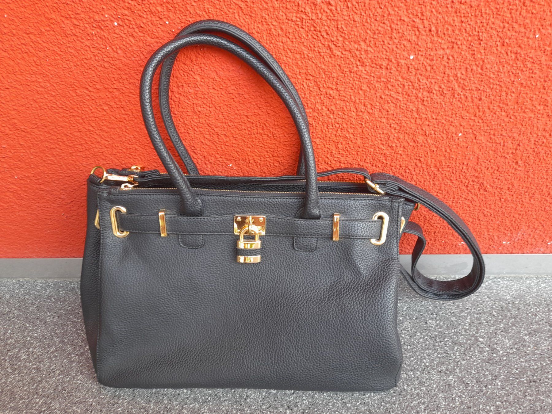 Taschen für Damen: Damenhandtasche – Gebraucht aus Zollikon von TimeIsMoney