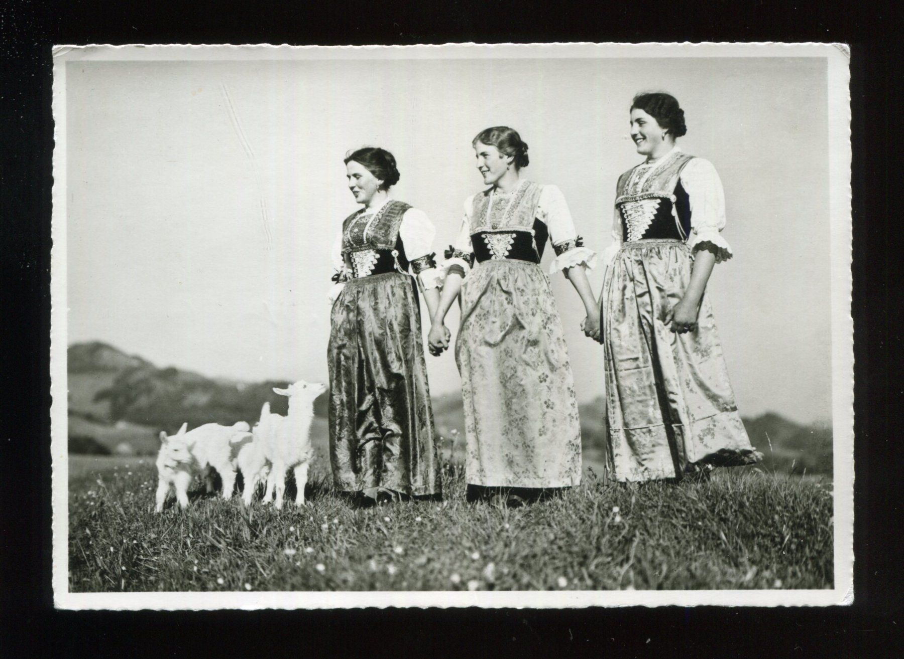 Cartoline postali: Appenzeller Trachten – Usato da Aarau venduto da Elmaar41