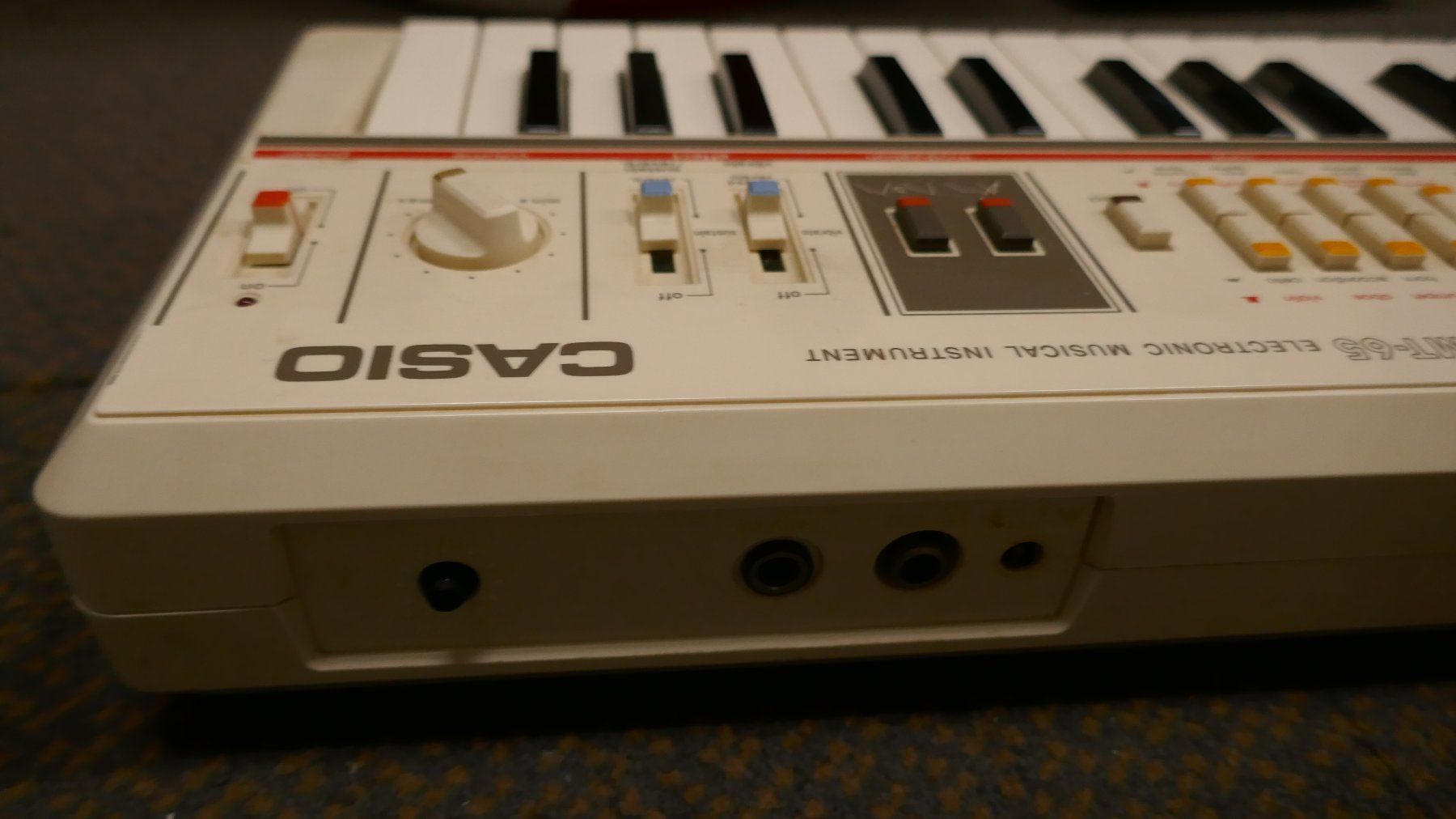 Casio Instruments de musique: Casio MT-65 Keyboard – D'occasion à Wenslingen par FairlightCMI 5