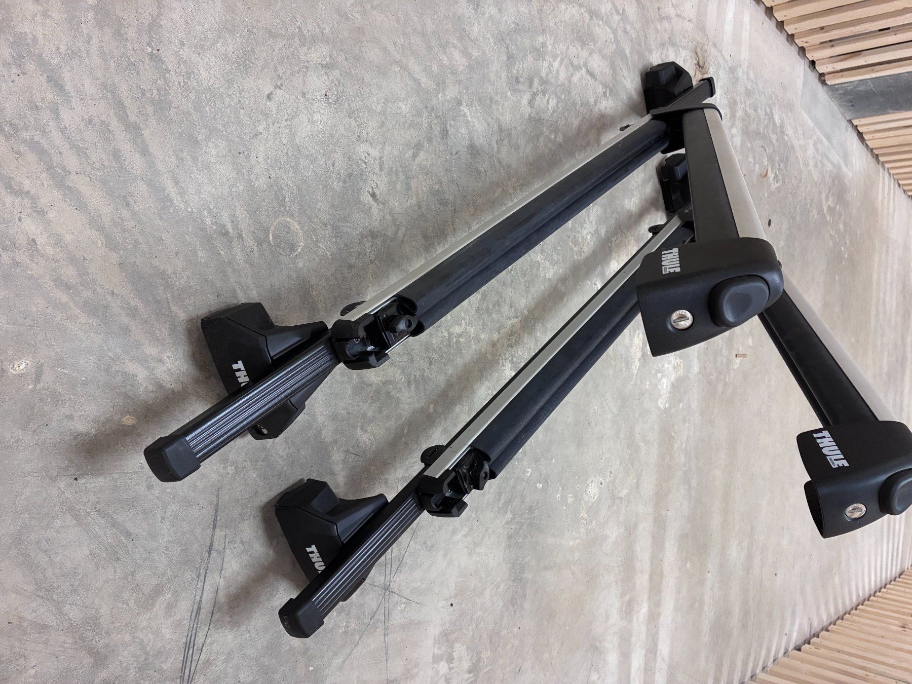 Thule Portapacchi: Thule Dachträger-Set mit Ski-/Snowboardhalter – Usato da Windisch venduto da jwa_72wd 7