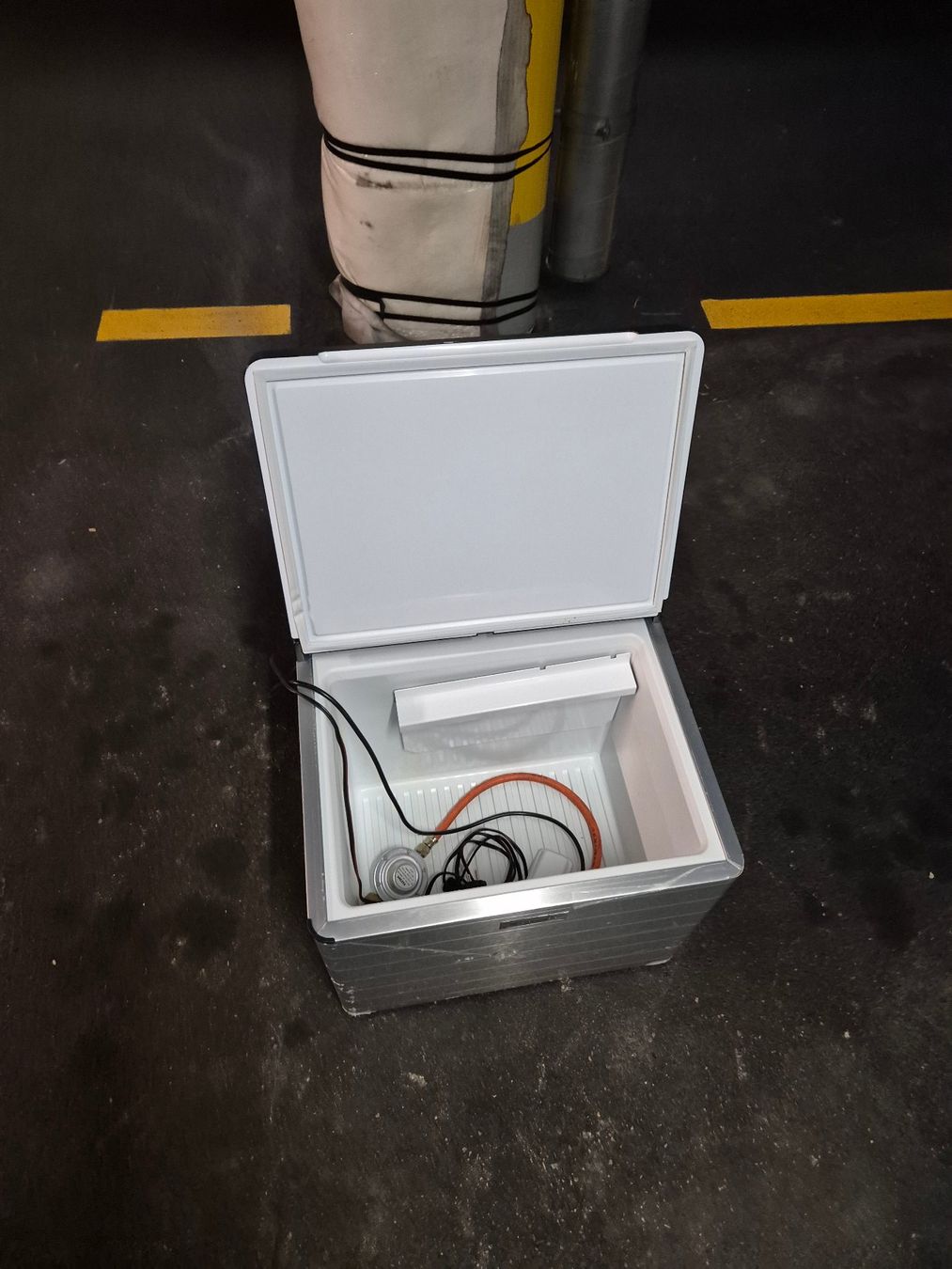 Dometic Frigoriferi & Refrigeratori: Dometic Gas, 12 volt / 230 volt Kühlschrank – Usato da Binz venduto da Ypsdryl 3