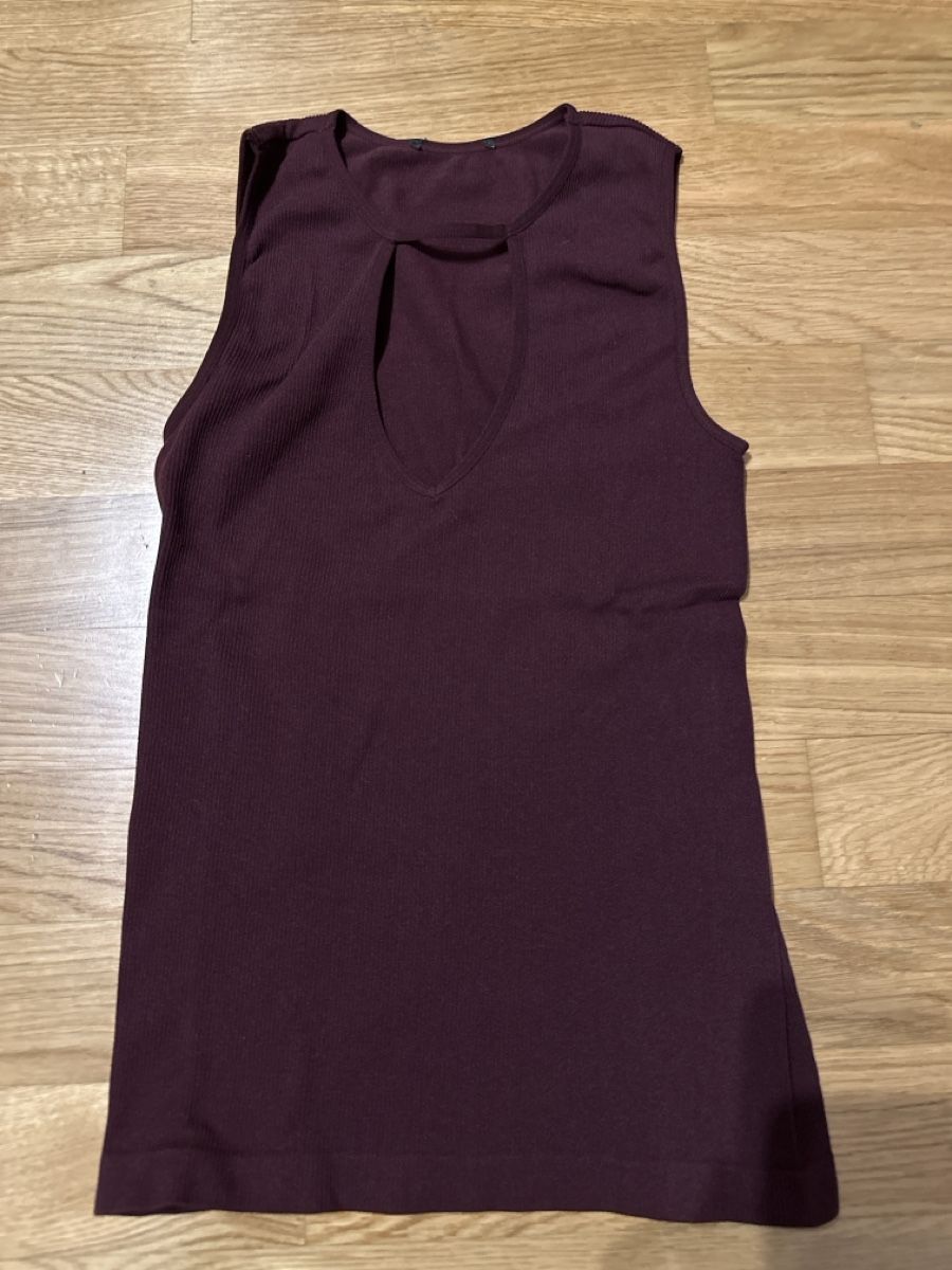 Top: Bordeaux Sommer Top mit Gr. S! ALLES MUSS WEG! – Usato da Emmen venduto da moodle13
