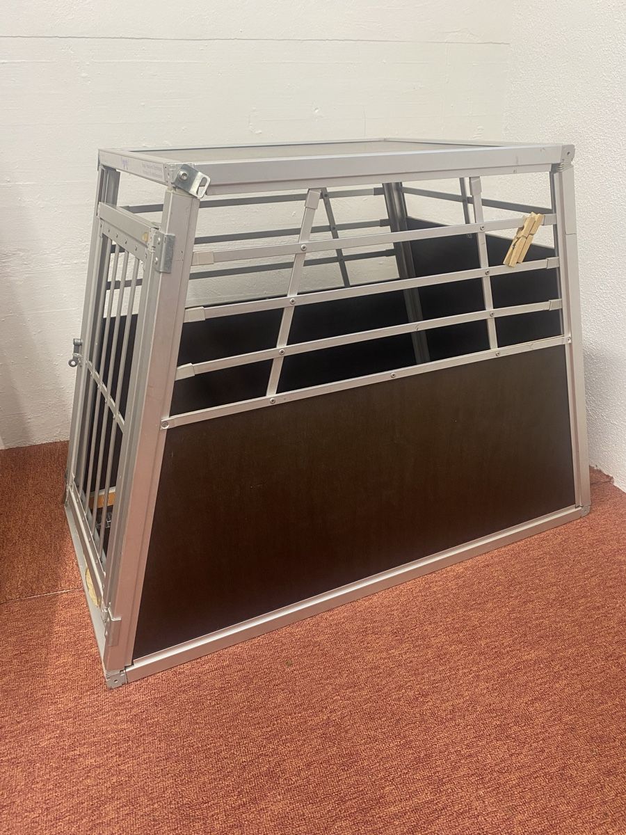 Cages, transport & sécurité: Hundetransportbox – D'occasion à Herisau par roma023