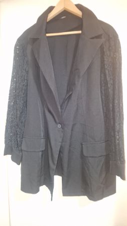 Schwarzer Blazer mit Spitze, Grösse XxlTop Zustand!