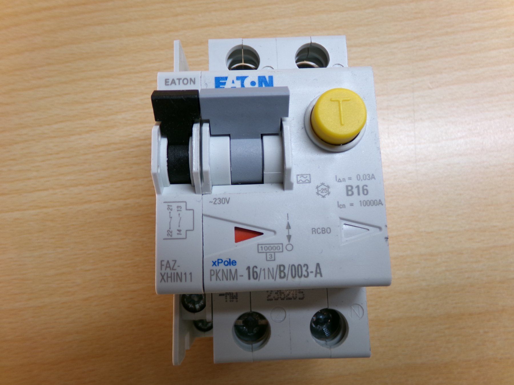 Eaton Interruttori: FI-LS B16 30mA mit HK Eaton – Usato da Hombrechtikon venduto da Maloev17