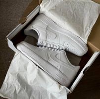 Nike Air Force 1 basses blanches taille 42 neuves