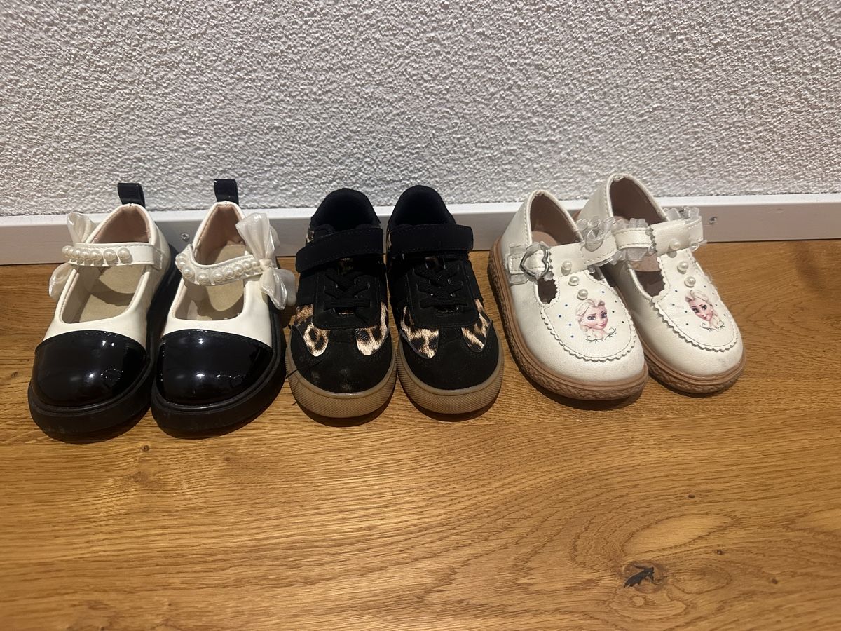 Schuhe für Mädchen: Mädchen Schuhe Gr. 27 – Gebraucht aus Romanshorn von SNSF12