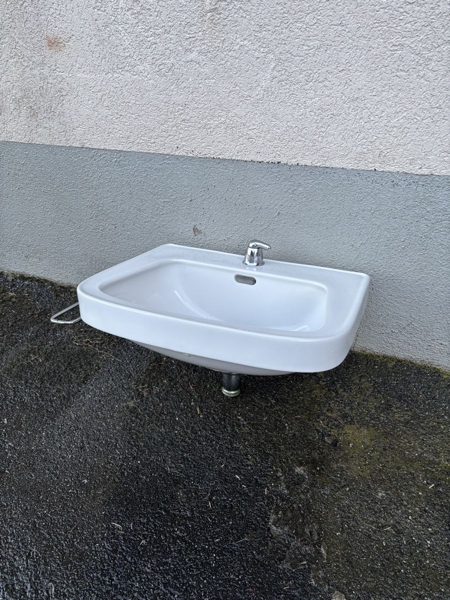 Lavabi & lavandini: Antikes Lavabo Waschtisch – Usato da Wilderswil venduto da Chueni98 1