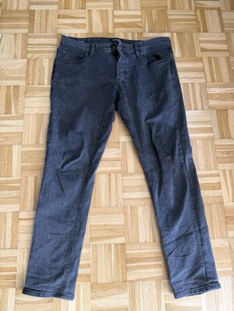 Jeans dunkelgrau Grösse 34/30 wie neu