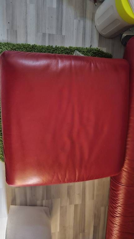 Sofas: Rotes Ledersofa mit Hocker - top Zustand – Gebraucht aus Bern von Us66 1