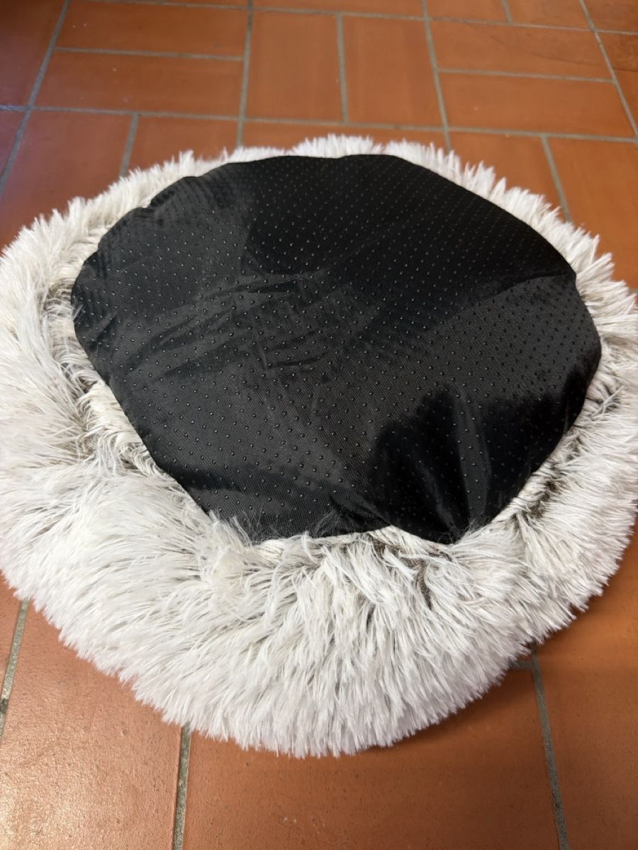 Liege- & Schlafplätze: Katzenbett / Hundebett – Gebraucht aus Hospental von bal_bwr5 2