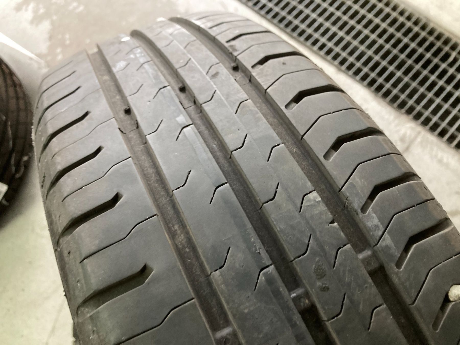 Continental Pneus & Kompletträder: 185/65R15 Sommerpneu Continental – Gebraucht aus Cham von Cham6332 6