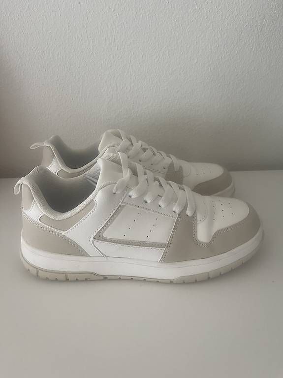 Scarpe da donna: Sneaker weiss/beige Gr. 38 Turnschuh – Usato da Reinach BL venduto da present4you