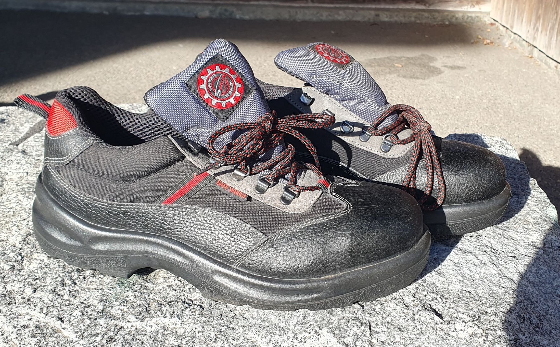 Herrenschuhe: ☆Sicherheitsschuh Grösse 46☆ – Neu (gemäss Beschreibung) aus Siebnen von mollosser