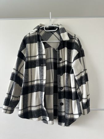 karierte Jacke