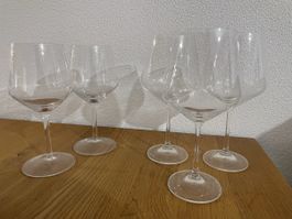 3 Rotwein-, 2 Weissweingläser
